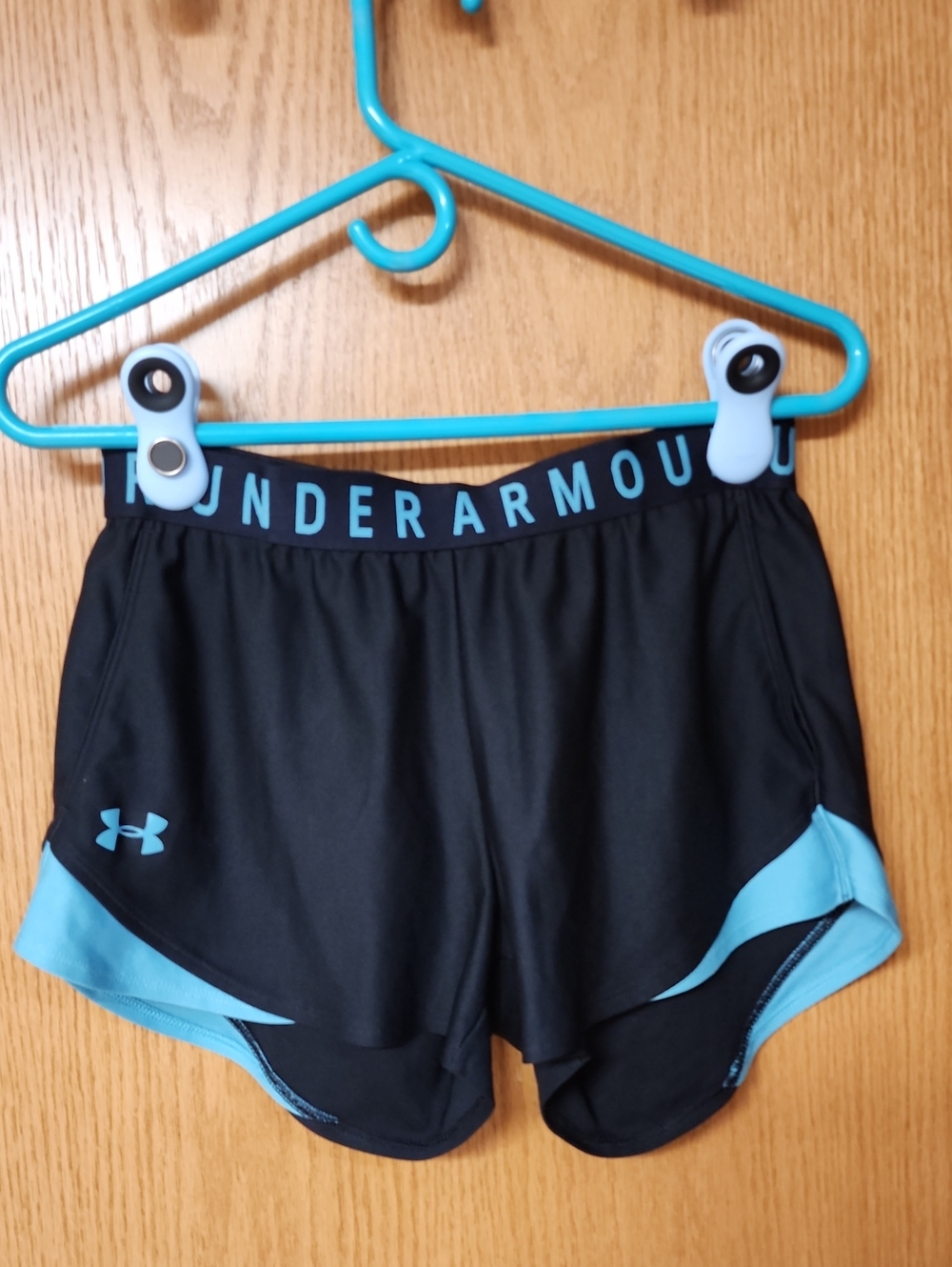 Under Armour Black & Teal Athletic Running Shorts womens S number 56..pockets